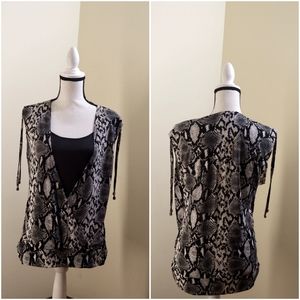 Isabella Rodriguez Pre-Loved Top/ Size L/ Snake Print!!!